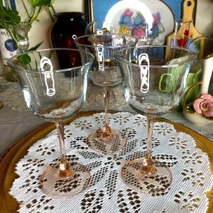 Set of 3 wine glasses